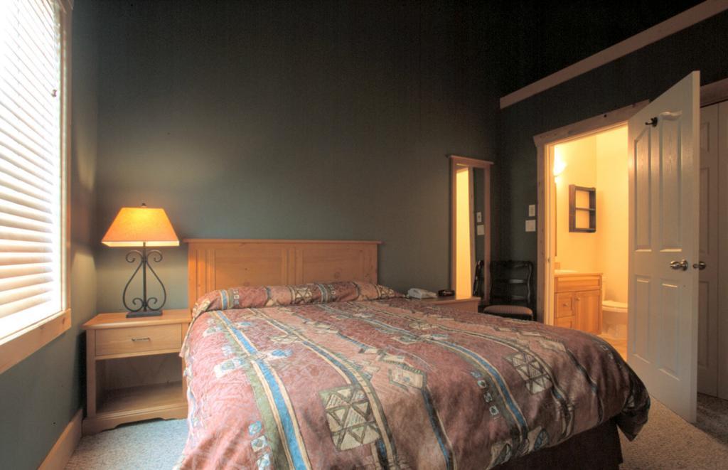 Cornerstone Lodge By Park Vacation Management Ферні Екстер'єр фото